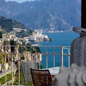https://holiday-in-amalfi.hotels-amalfi.com